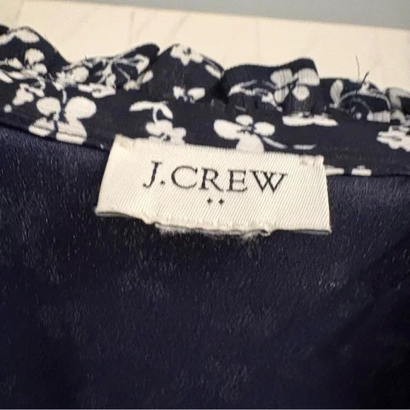 J.Crew Factory V-Neck Crinkle Top in Black with White Floral Print Size 3XL - Picture 6 of 9